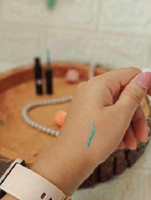 Vegan Eye Liner Ice Blue